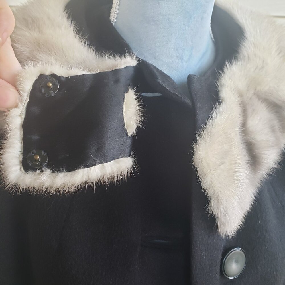 Vintage 50s/60s Dan Berne wool coat with fur trim collar and silk lining - Picture 10 of 10